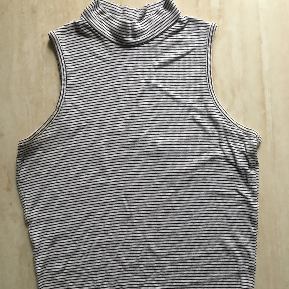 Mock neck crop top